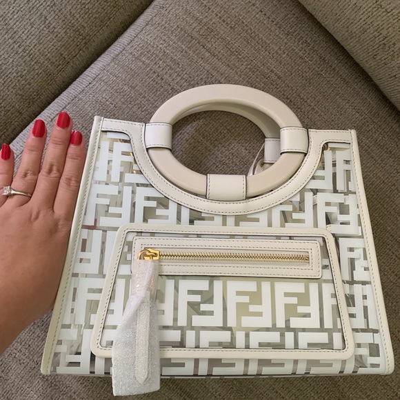 🚫⛔️SOLD⛔️🚫FENDI TPU FF Glass Runaway Shopper - Picture 6 of 8